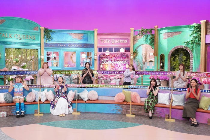 (前列左から)フワちゃん、いとうあさこ、指原莉乃、池田美優(後列左から)かなで、松本若菜、若槻千夏、生見愛瑠(C)フジテレビ