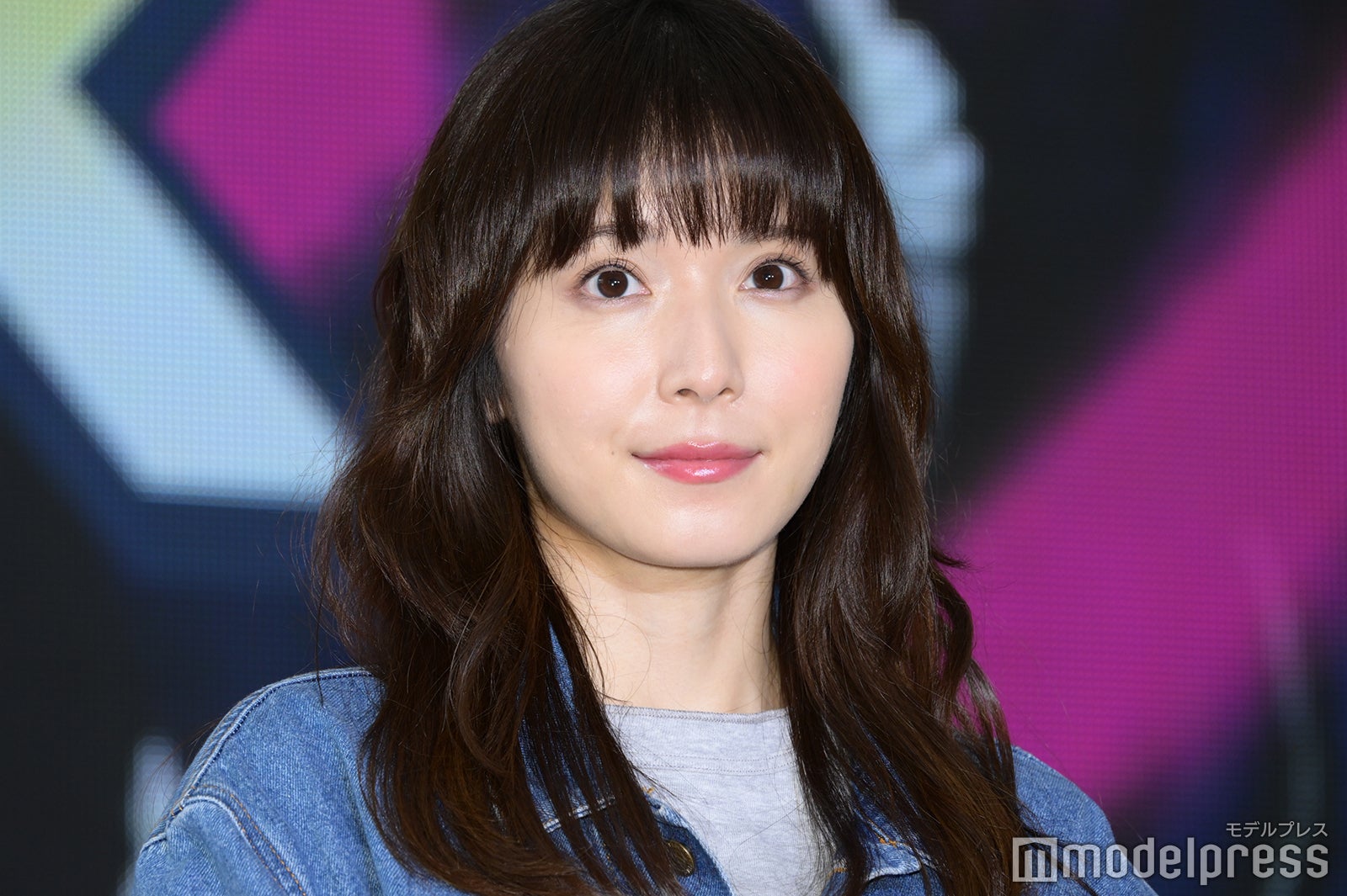 松岡茉優“結婚発表後初”報道陣の前に登場 笑顔で挨拶【ギークス～警察署の変人たち～】