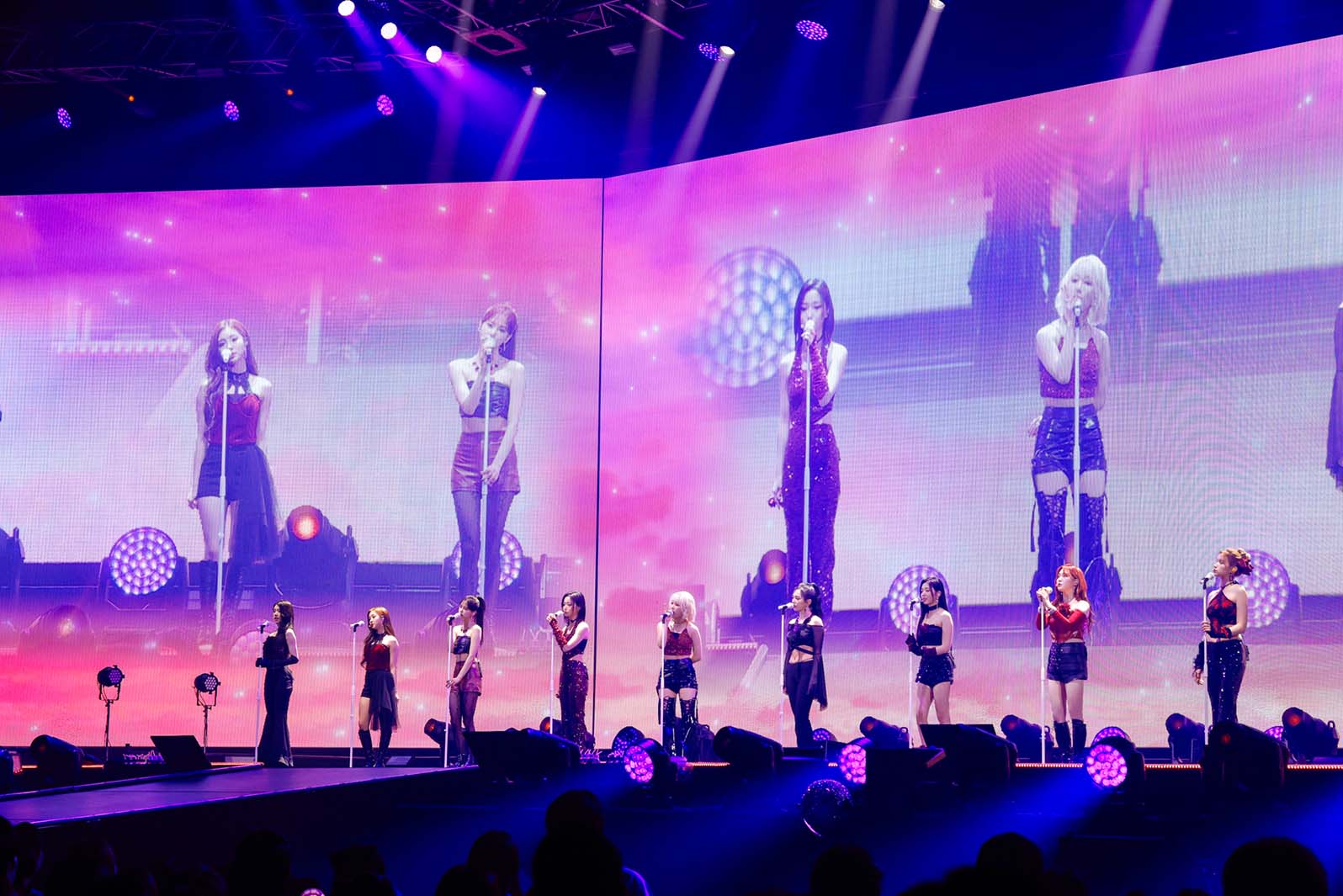 Kep1er（左から）シャオティン、ダヨン、ユジン、ヨンウン、ヒカル、マシロ、イェソ、チェヒョン、ヒュニンバヒエ（C）上山陽介／木村泰之