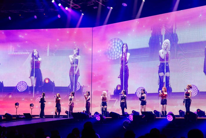 Kep1er(左から)シャオティン、ダヨン、ユジン、ヨンウン、ヒカル、マシロ、イェソ、チェヒョン、ヒュニンバヒエ(C)上山陽介/木村泰之