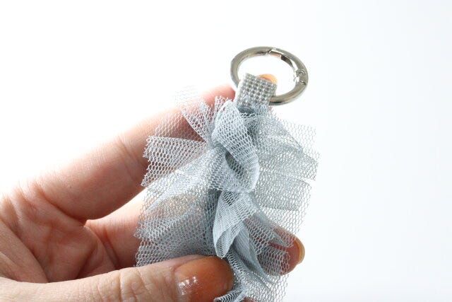 ハンドストラップ（チュール、シート付き）　素材感