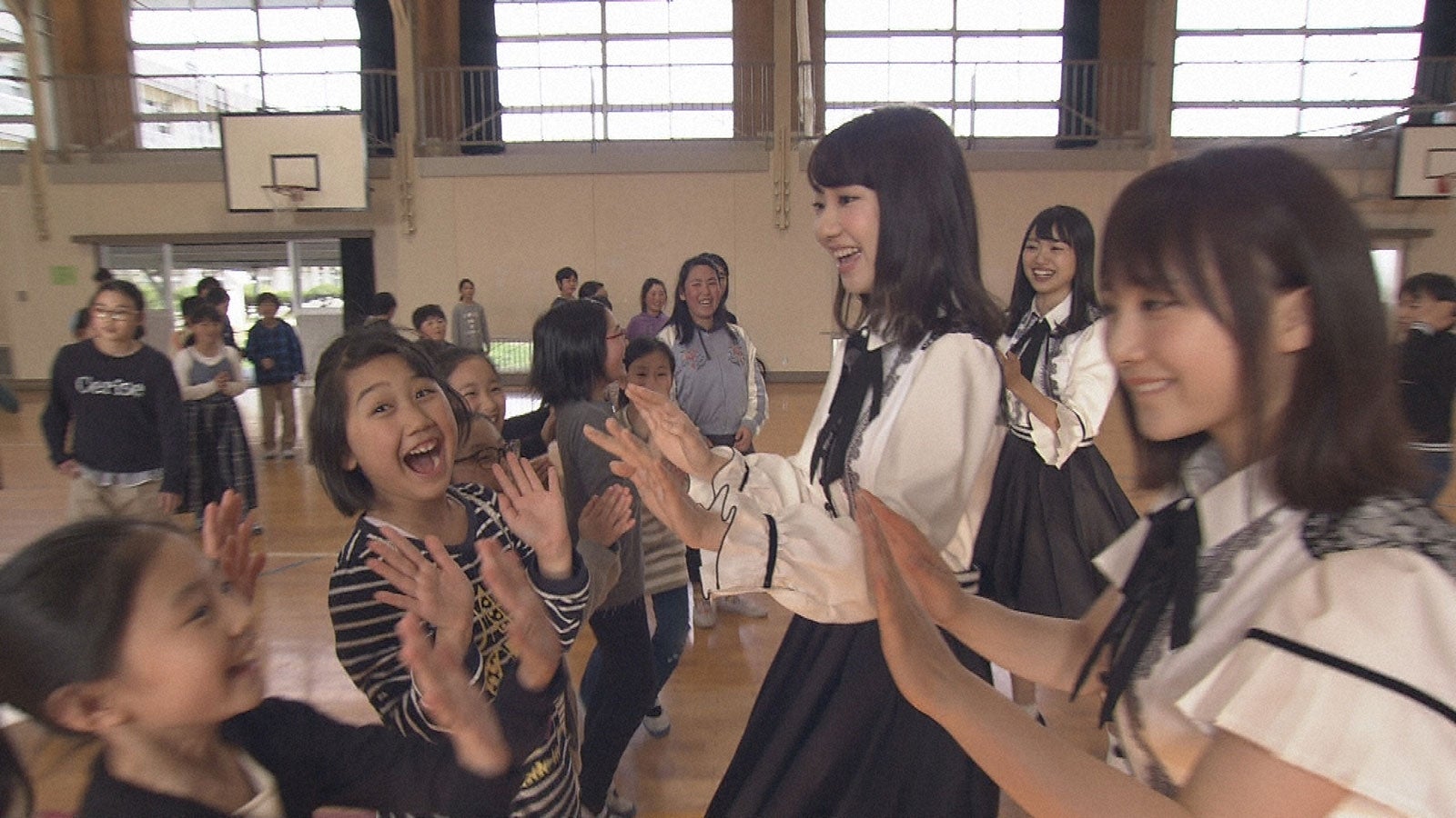 福島県・郡山市立大島小学校の合唱練習に参加 （C）NHK