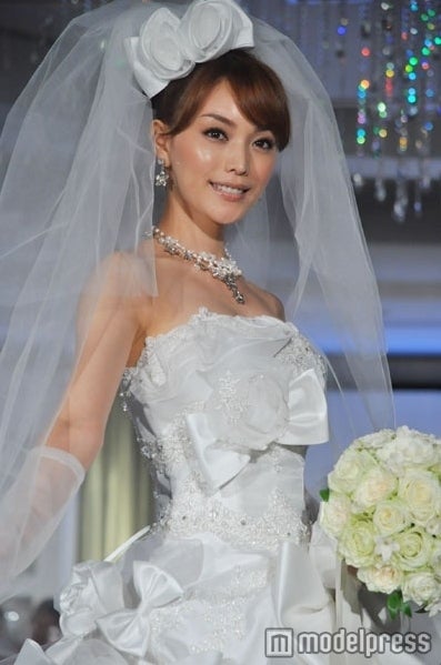 Amazon.co.jp: YURI EBIHARA Here I am : 蛯原 友里: 本