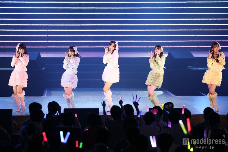 AKB48グループ研修生103名が圧巻のパフォーマンス／（C）AKS