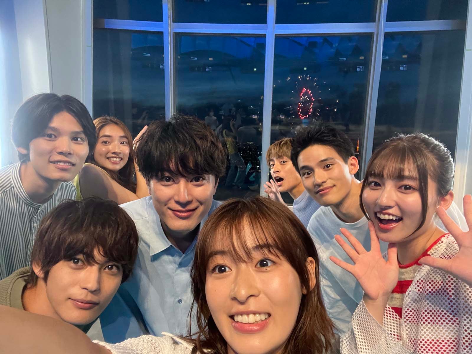 「真夏のシンデレラ」キャストの自撮りショット（C）フジテレビ