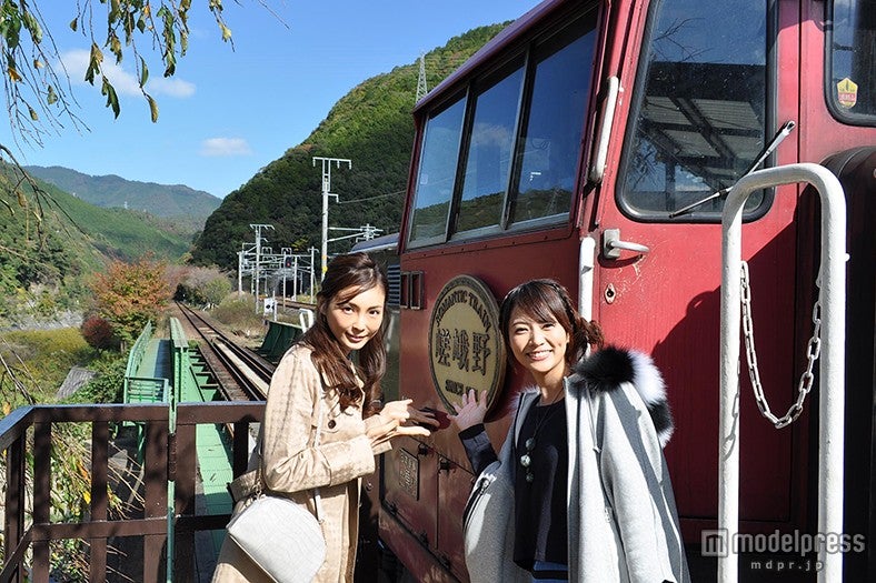 トロッコ列車で紅葉やグルメを満喫する