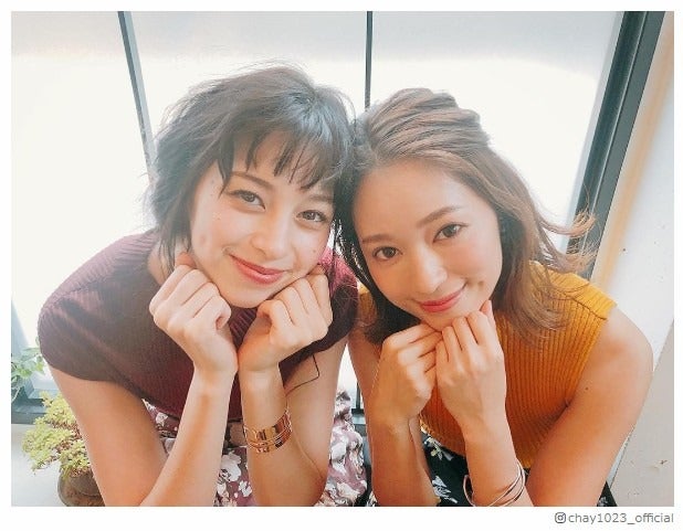 中条あやみ＆chay、密着上目遣いショット「可愛すぎる」「最強コンビ」ファン歓喜