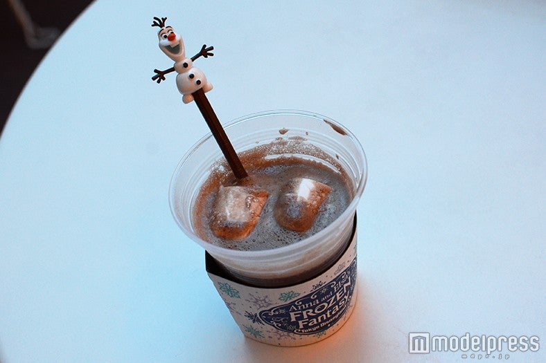 ホットチョコレートドリンク、スーベニアスプーン付き￥750（C）モデルプレス