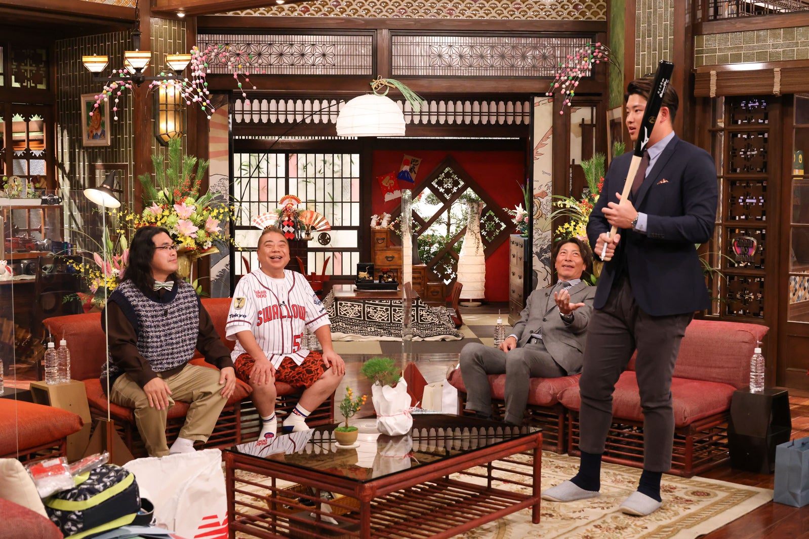 中岡創一、出川哲朗、高津臣吾、村上宗隆（C）カンテレ・フジテレビ