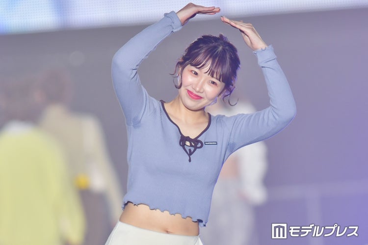 画像1 4 Youtuber きりまる へそ出しルックで登場 弾ける笑顔が可愛い 関コレ21s S モデルプレス