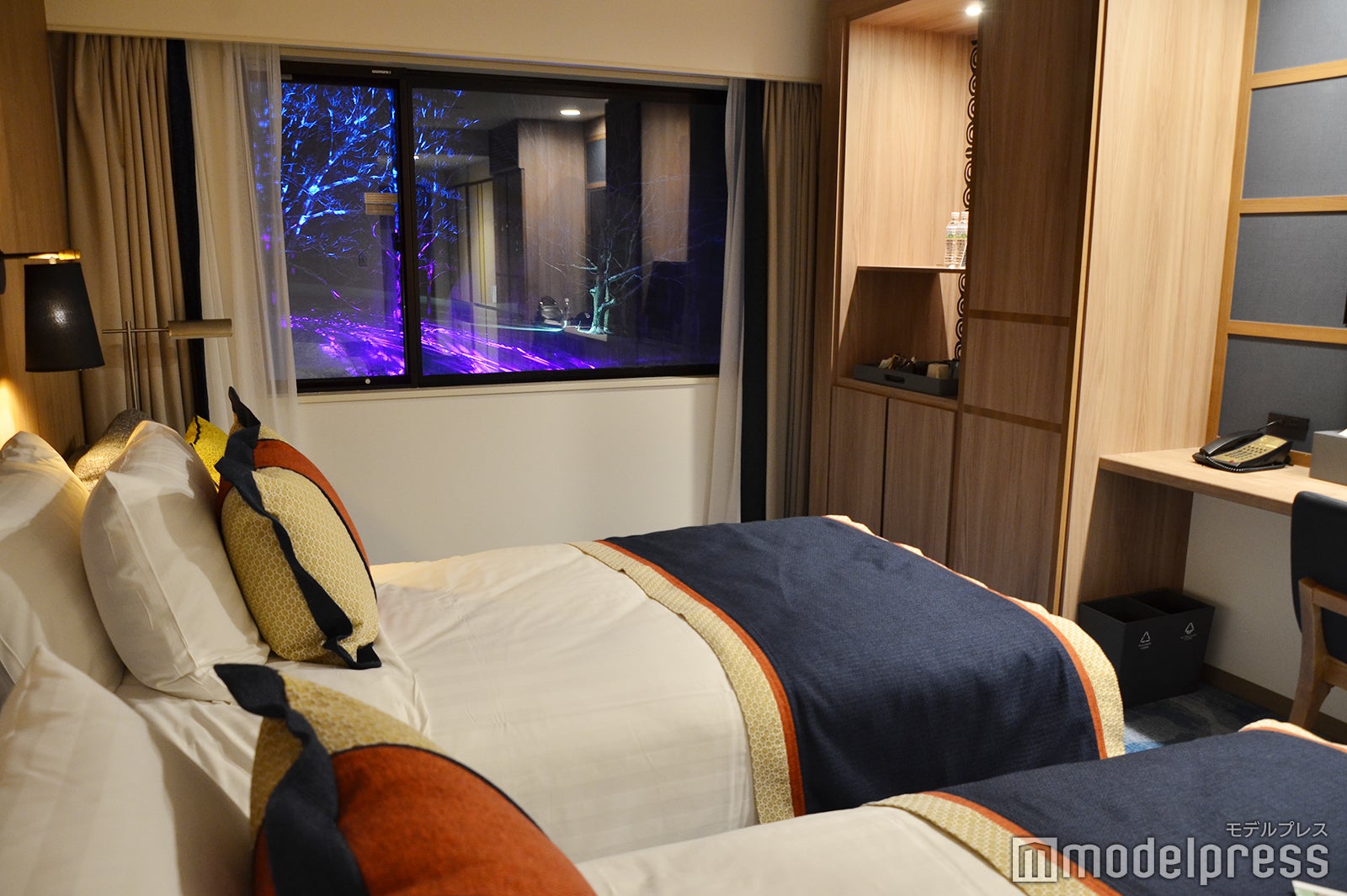 夜は色鮮やかなライトアップ（C）モデルプレス