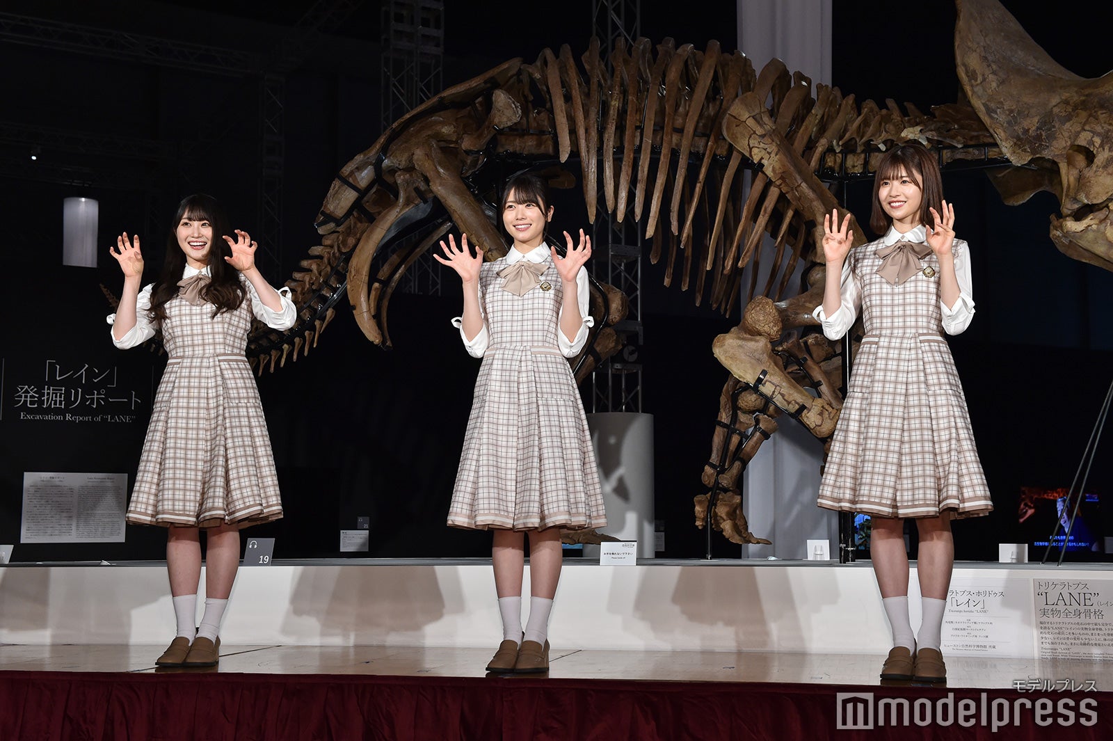 日向坂46（左から）潮紗理菜、丹生明里、松田好花（C）モデルプレス