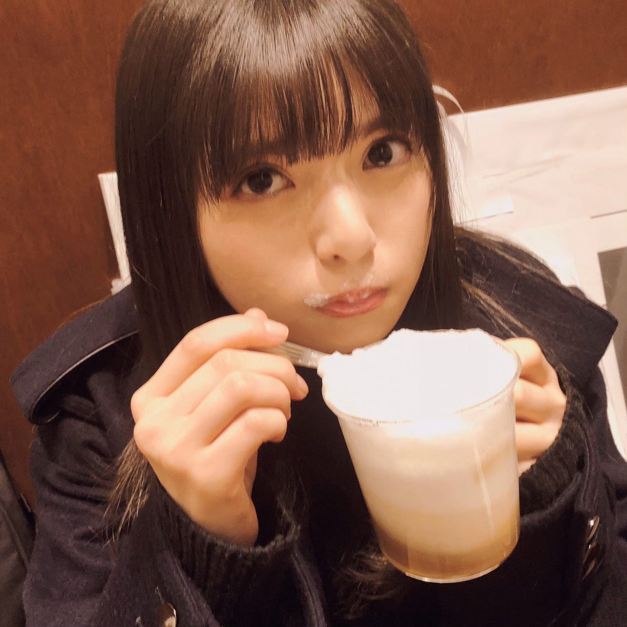 画像1 5 乃木坂46齋藤飛鳥のカフェラテ 泡ヒゲ ショット公開 乃木撮vol 02 先行カット モデルプレス