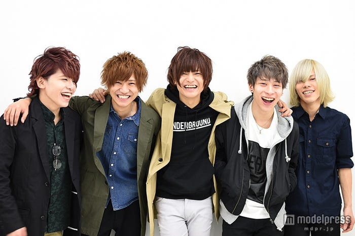 THE 774’s GONBEE(ザ ナナシノゴンベエ)/(左から)時音、Araryo、鈴木勤、木田竜聖、NISHIMU