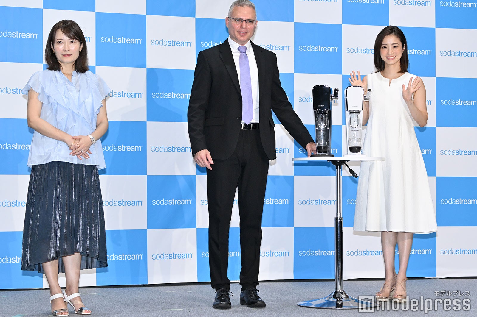 （写真右端）上戸彩（C）モデルプレス