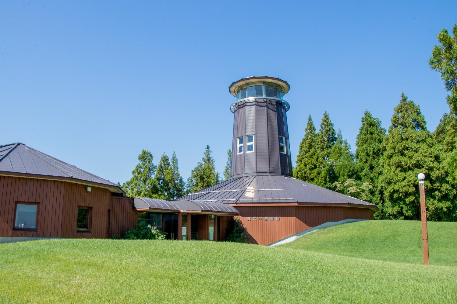 「沢スギ自然館」の最上階は展望台になっています／提供画像