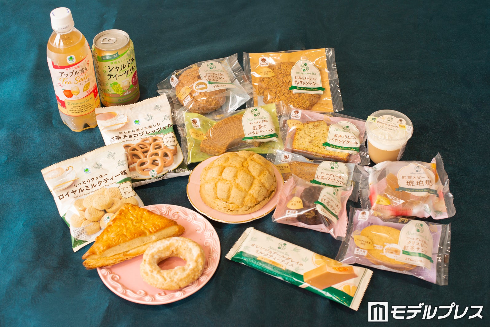 コラボは全28種の商品展開（C）モデルプレス