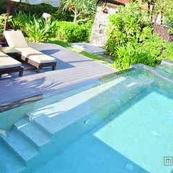 プールの奥にはジャグジーも備え付けられている