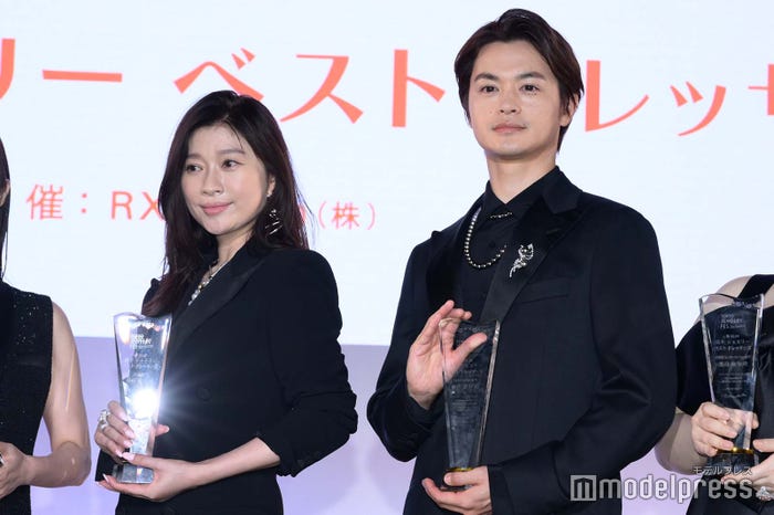 篠原涼子、瀬戸康史(C)モデルプレス
