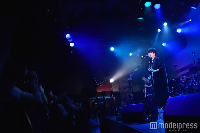 力強い歌声とパフォーマンスにファンが酔いしれる(C)モデルプレス