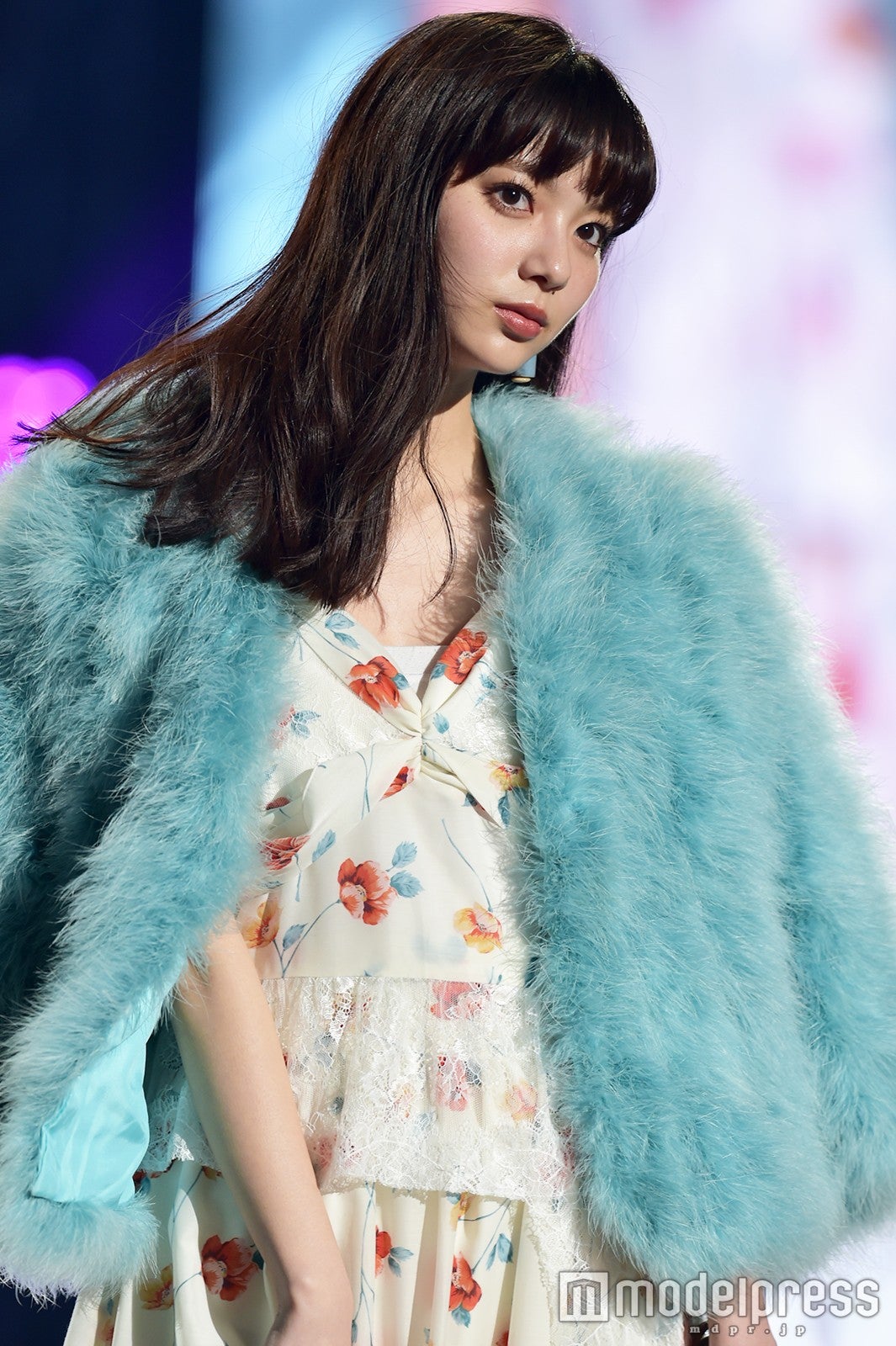 新川優愛、生放送から駆けつけ…華やかオーラに女子熱狂  “可愛く写真に映る”コツも伝授＜神コレ2017S／S＞