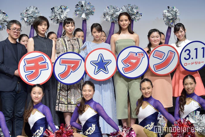 (左から)河合勇人監督、天海祐希、中条あやみ、広瀬すず、山崎紘菜、富田望生、福原遥 /「チア☆ダン~女子高生がチアダンスで全米制覇しちゃったホントの話~」舞台挨拶時撮影(C)モデルプレス