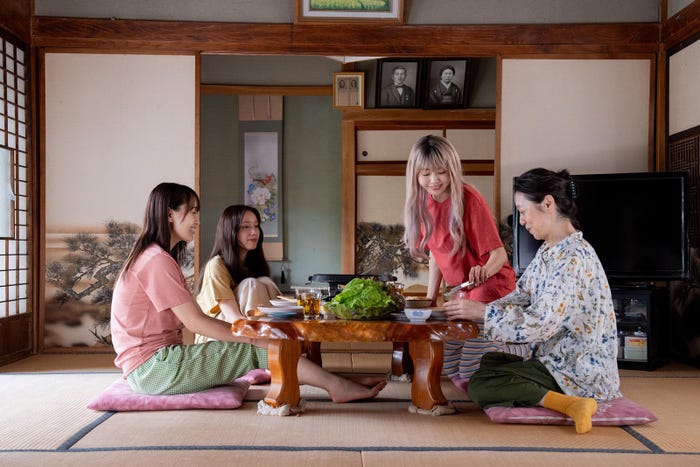 菅井友香、中村ゆりか、ちせ「チェイサーゲームW2 美しき天女たち」第5話(C)「チェイサーゲームW2」製作委員会