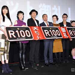 左から：佐藤江梨子、寺島しのぶ、大森南朋、松本人志監督、大地真央、渡部篤郎、渡辺直美