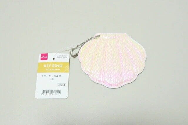 ダイソー　ミラーキーホルダー（貝）　パッケージ