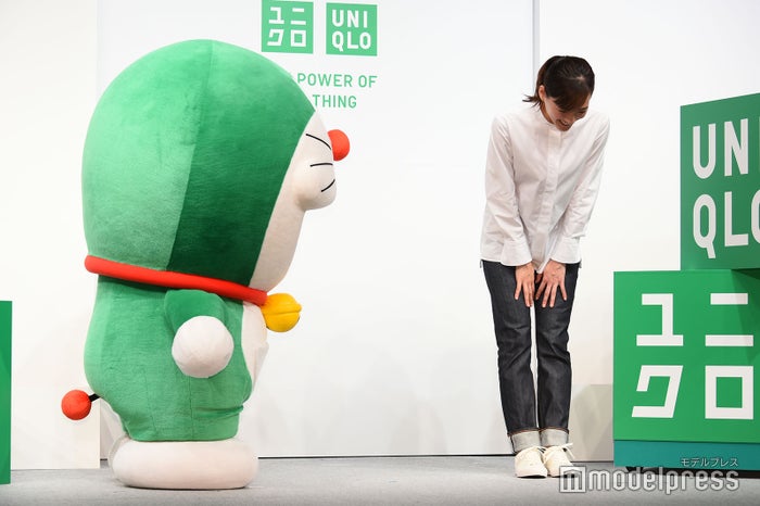 綾瀬はるか 緑色のドラえもん と共演 晴れやか 日頃のサステナビリティについても明かす モデルプレス 綾瀬はるか 緑色のドラえもん と共演 晴れやか 日頃のサステナビリティについても明かす モデルプレス