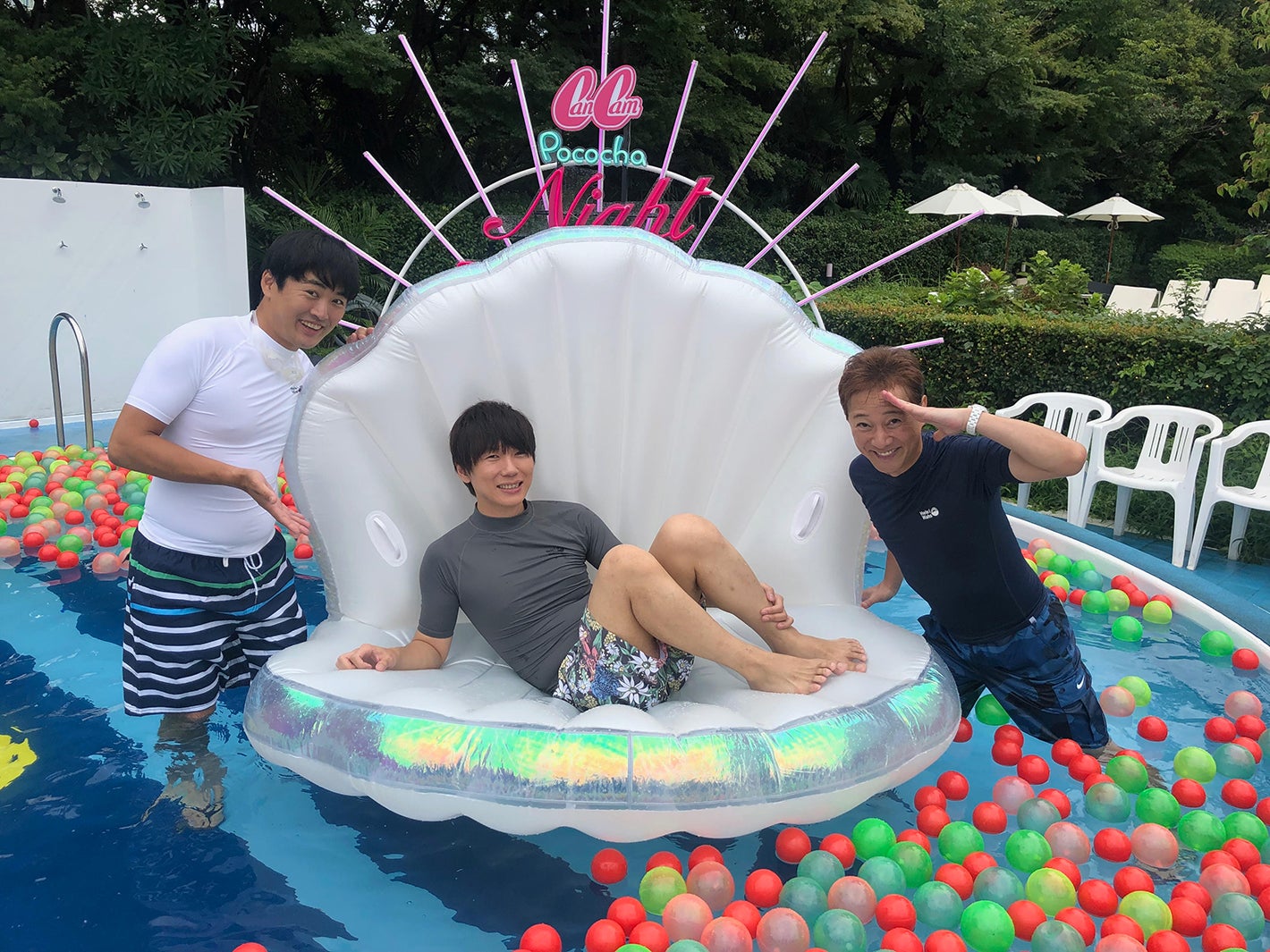 中居正広、劇団ひとり＆古市憲寿と“ニュースな場所”で大はしゃぎ