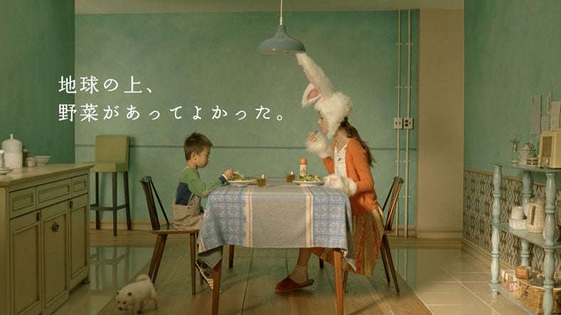 佐々木希、CM「お母さんはウサギ」篇より