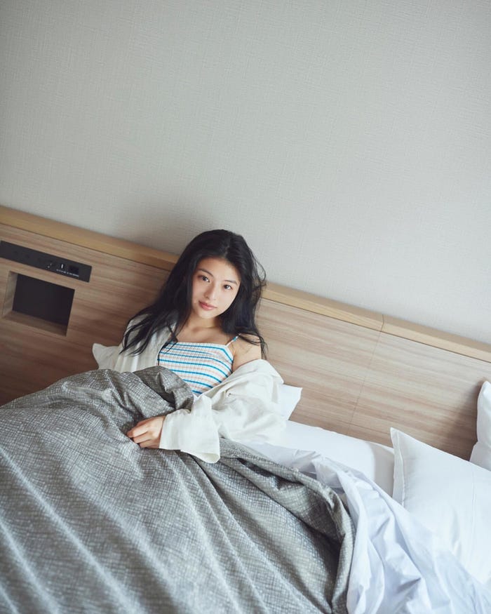 出口夏希・初写真集「liberte」アザーカット(C)KADOKAWA/写真:熊木優