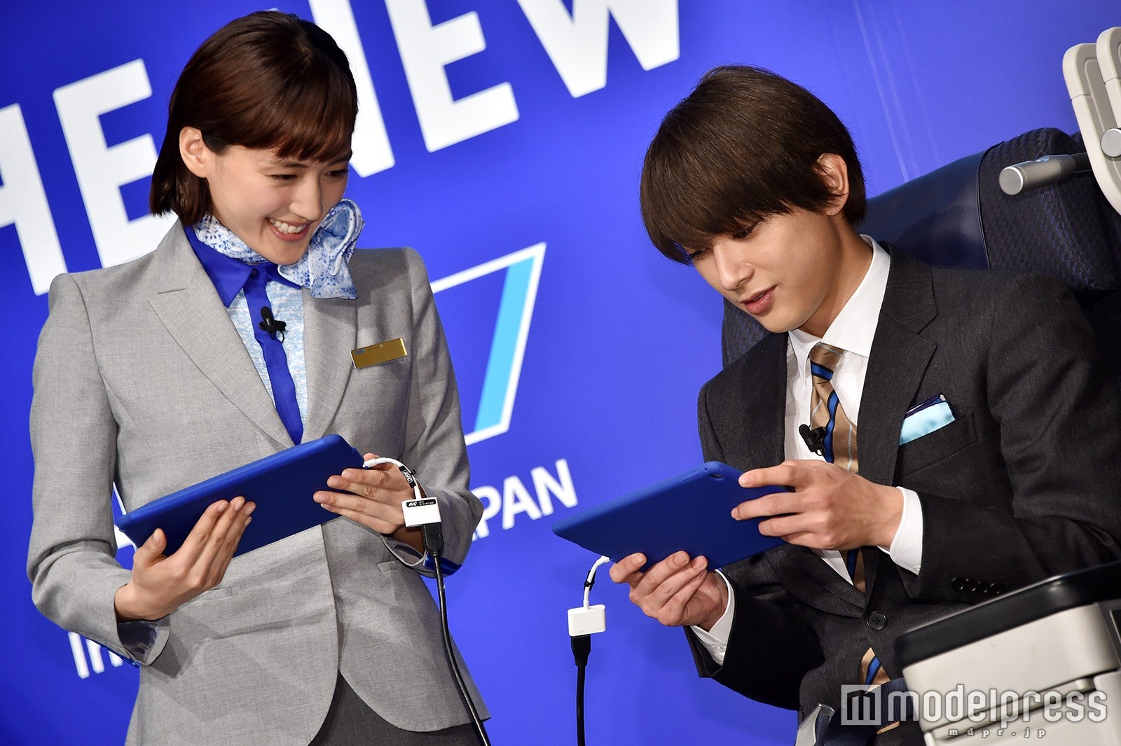 綾瀬はるか、吉沢亮（C）モデルプレス