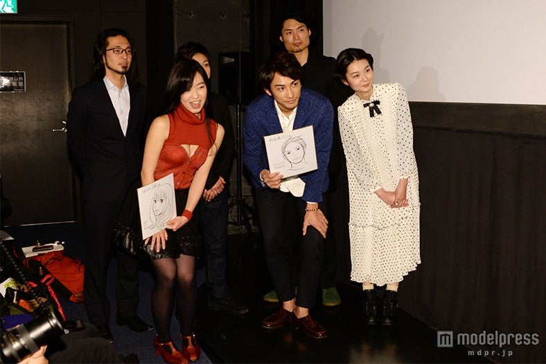 （前列左より）佐々木心音、町田啓太、中村映里子（後列左より）吉田浩太監督、久住翠希、八木将康