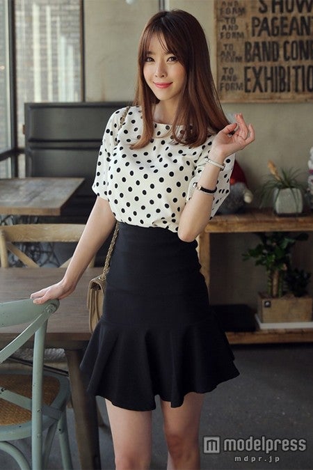 ドット柄でもモノトーンなら甘くなり過ぎない／画像提供「OGAGEJAPAN」2,980円（税込）