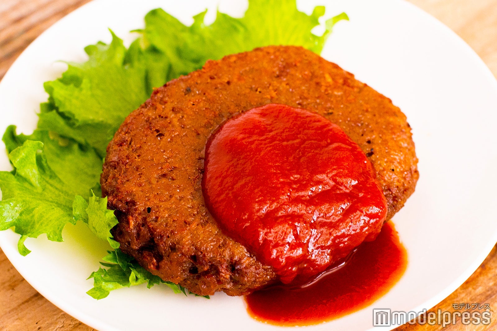 見た目は肉そのもの／「無印良品」大豆ミートシリーズ（ハンバーグ）（C）モデルプレス
