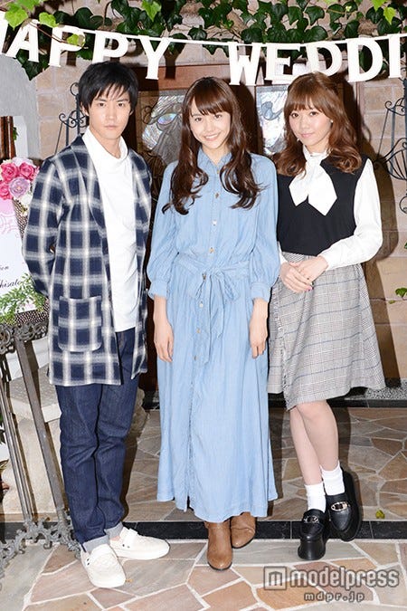 (左から)白石隼也、松井愛莉、MACO