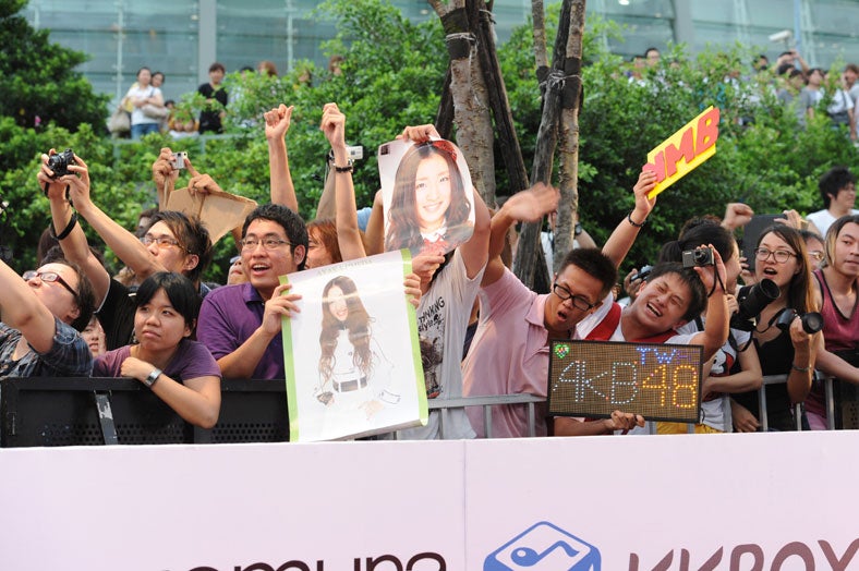 熱狂するファンの様子