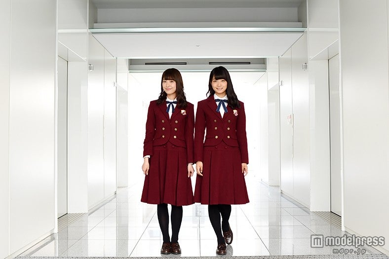 衛藤美彩（左）、深川麻衣（右）