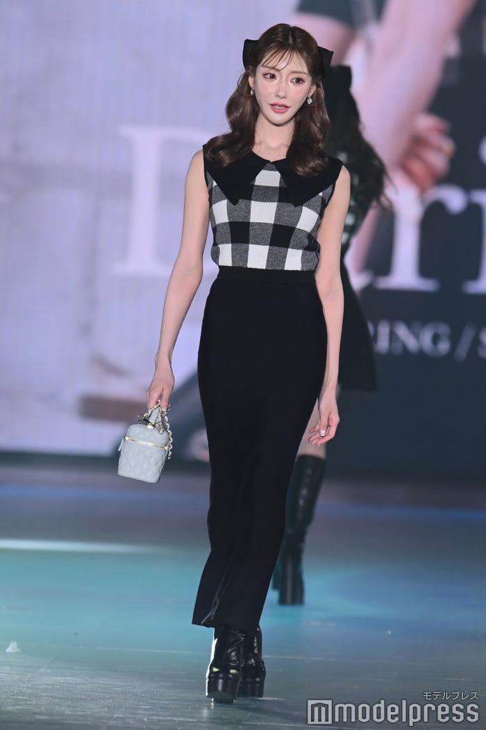 明日花キララ「関コレ 2023 S/S」より(C)モデルプレス