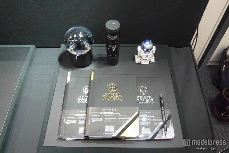 ノートやボールペン（C）＆TM Lucasfilm Ltd．