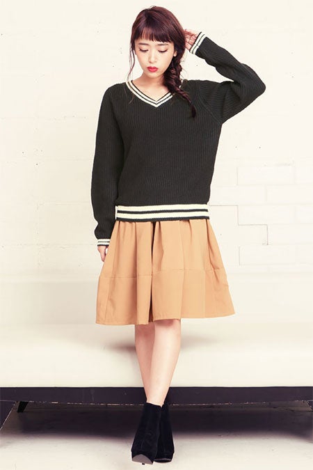 Vネックチルデンニットトップス「神戸レタス」2290円（税込）／画像提供：神戸レタス