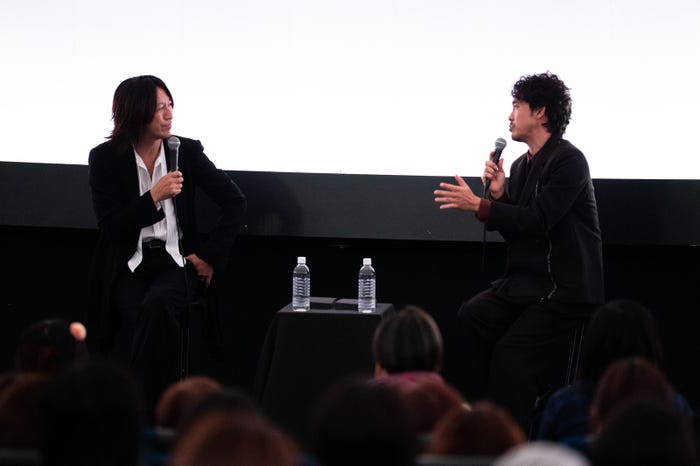 TAKURO、大泉洋/撮影:岡田裕介