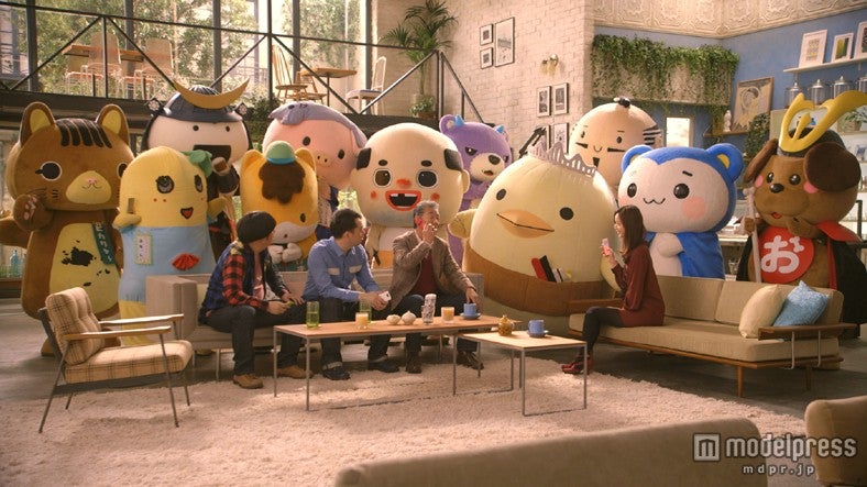 佐々木希、人気ゆるキャラと異色の共演