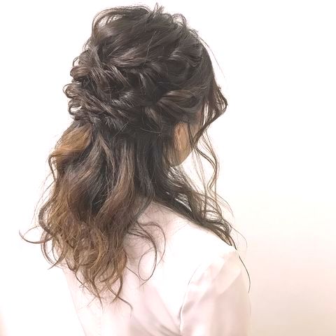 結婚式のお呼ばれヘアは上品なハーフアップで マナーを守った大人おしゃれな髪型 モデルプレス