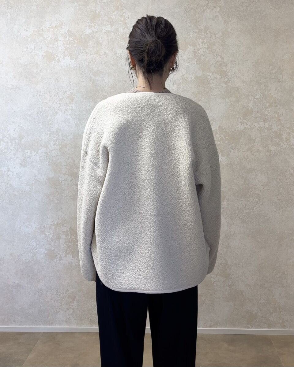 ユニクロボアフリースリラックスカーディガン　Mサイズ着用背面