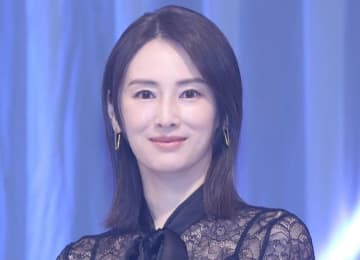 北川景子主演「ナイトフラワー」夜の丸の内映画館に人気芸人の姿 「怪しすぎて目立ちそう（笑）」「こんな姿で映画に行くのも大変ですね」