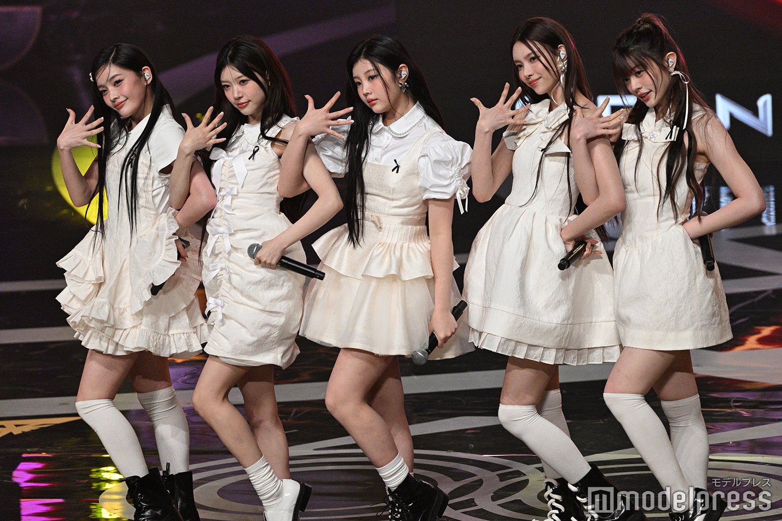 ILLIT「レコ大」新人賞受賞 韓国航空機事故受け喪章着用でパフォーマンス【第66回輝く！日本レコード大賞】