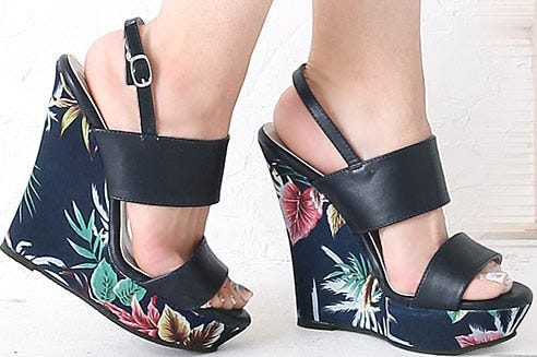 ダブルストラップウェッジサンダルシューズ「神戸レタス」2790円(税込)